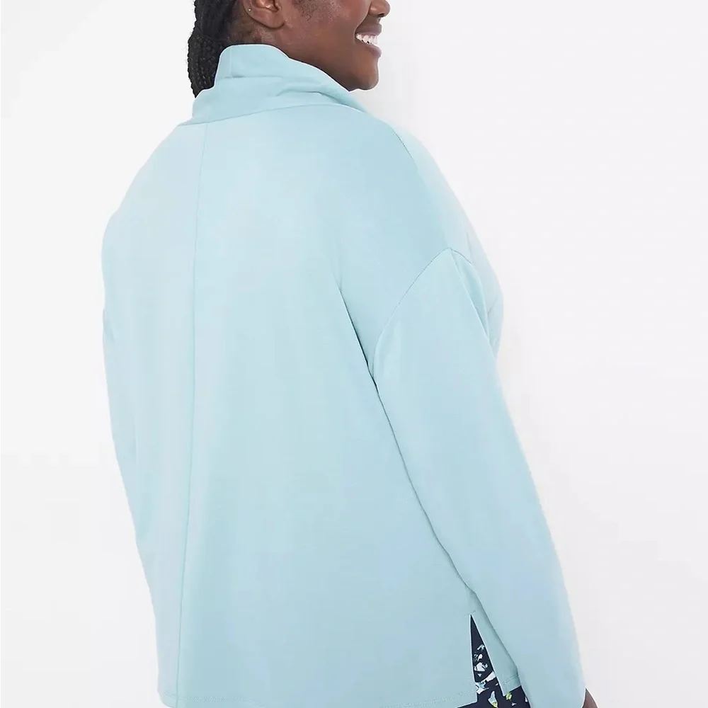 NWT Livi Lane Bryant Top - Picture 2 of 7